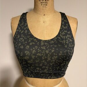 ZellaWomen's Black Leopard Print Crop sports bra